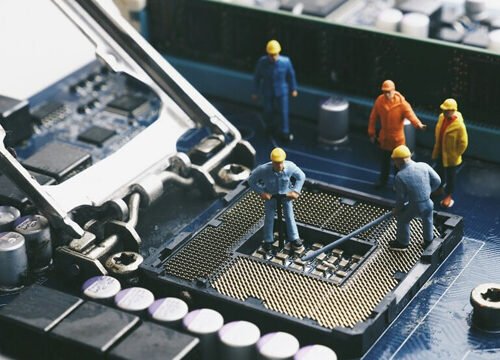 Kire bízzam a számítógép javítást: ismerősre vagy szakemberre?