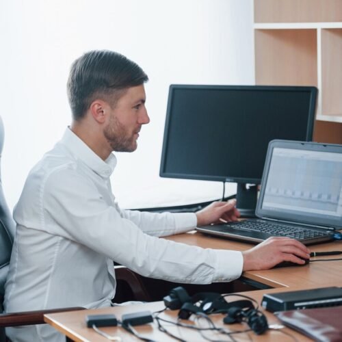 Használt üzleti laptop vagy asztali gép: melyik a jobb választás a KKV-k számára?